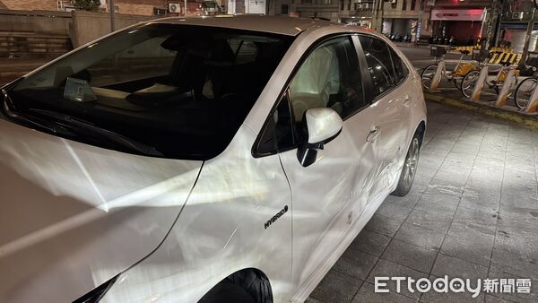 ▲▼新莊轎車機車碰撞　男騎士頭部重創「無呼吸心跳」。（圖／記者陳以昇攝）