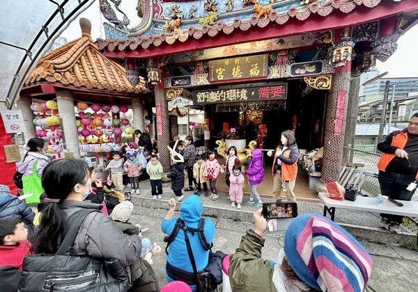 ▲桃園大樹林福德宮「親子彩繪祈福燈籠迎新春」