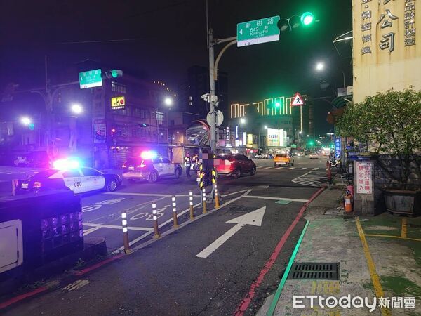 ▲▼新莊轎車機車碰撞　男騎士頭部重創「無呼吸心跳」。（圖／記者陳以昇翻攝）