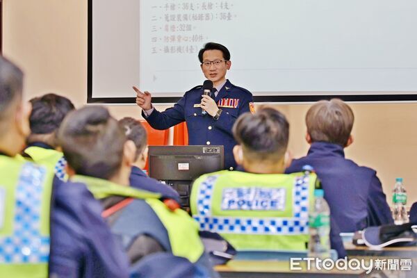 ▲屏東警舉行「威力掃蕩擴大臨檢暨警力展示校閱活動」。（圖／記者陳崑福翻攝）