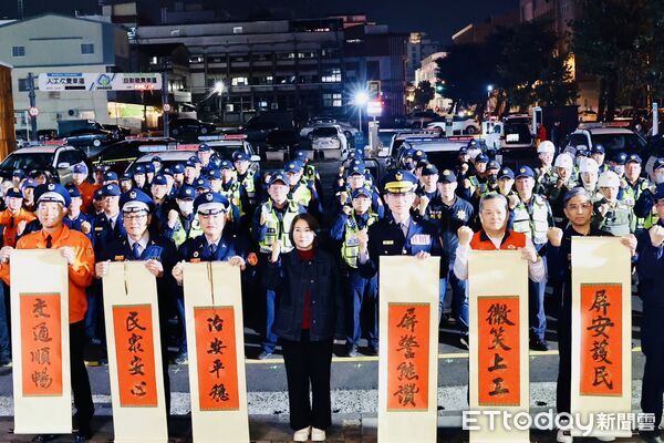 ▲屏東警舉行「威力掃蕩擴大臨檢暨警力展示校閱活動」。（圖／記者陳崑福翻攝）