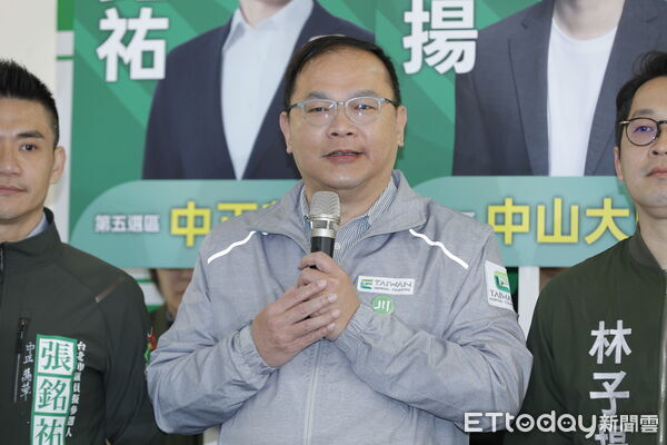 ▲▼前立委謝欣霓、立委王義川陪同張銘祐、林子揚赴民進黨台北市黨部登記民進黨台北市議員初選。（圖／記者湯興漢攝）