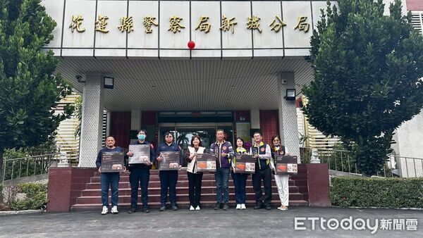 ▲▼花蓮吉安義警第二中隊自費購買6組電熱毯送新城警分局，為寒冬中的第一線警力送上溫暖。（圖／新城警分局提供，下同）