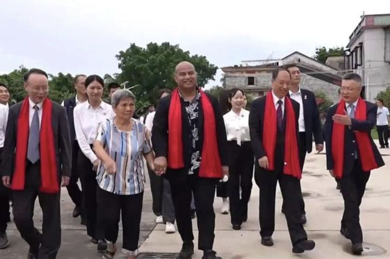 ▲阿迪昂在2025年7月前往江門尋根。（圖／翻攝央視）