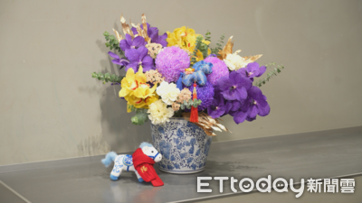 盆花一插就像雜草？花藝師公開海綿泡法、花材位置一次說清