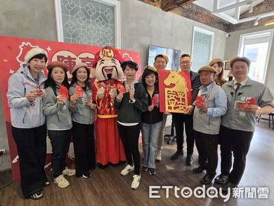 走遍37區化作一匹金馬　陳亭妃推馬年紅包　傳遞台南平安祝福