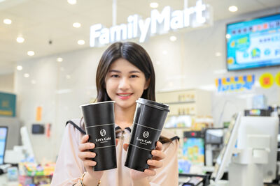 全家買玫瑰享「拿鐵買1送1」　7-11情人節可可買2送2