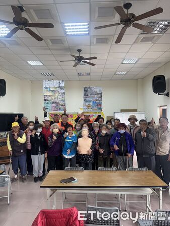 ▲將軍消防分隊前往忠嘉里北嘉活動中心進行防火防災宣導，強化社區長者居家安全觀念。（記者林東良翻攝，下同）