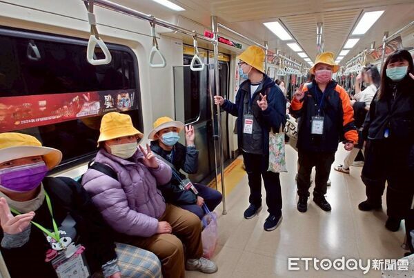 ▲▼  「101很高，我只在電視看過」再耕園陪16名身障學員圓夢登上台北101   。（圖／嘉義基督教醫院提供）