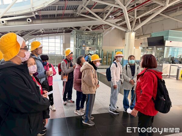 ▲▼  「101很高，我只在電視看過」再耕園陪16名身障學員圓夢登上台北101   。（圖／嘉義基督教醫院提供）