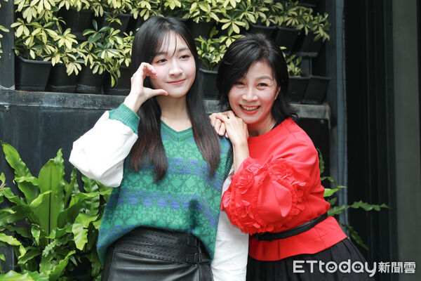 ▲▼方文琳、于齊薇「完成環島騎車行」下午茶聊天會。（圖／記者周宸亘攝）