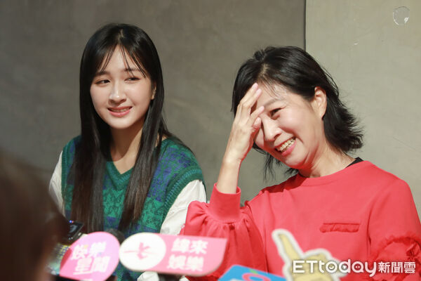 ▲▼方文琳、于齊薇「完成環島騎車行」下午茶聊天會。（圖／記者周宸亘攝）