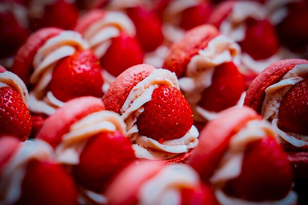 ▲▼「2026 駁二小夜埕・好日子」活動時間為2月14日起至2月22日（2月16日除夕休），集結超過250個文創品牌、美食攤位，還有街頭表演、音樂演出及「露天電影院」。（圖／高雄市文化局）