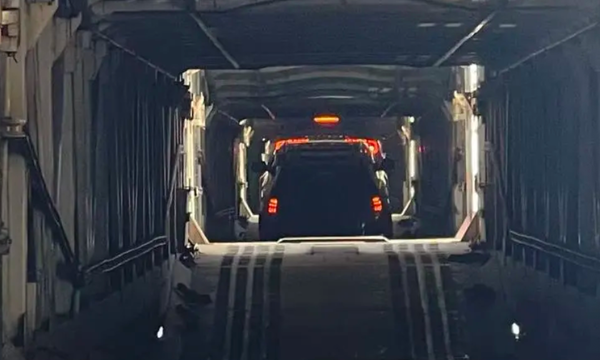 ▲▼  大陸鐵路推出「汽車『坐』著火車回家」           。（圖／翻攝 央視、烏鐵微家園）