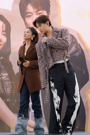 ▲▼ 丁噹和「阿弟」蕭景鴻合唱〈可以是朋友〉。（圖／相信音樂提供）