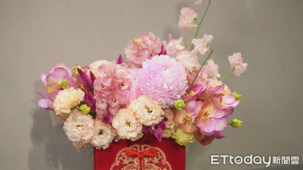 ▲▼過年送禮別再只送餅乾盒　教你在家用多餘花材插出心意花禮,蔓綠絨花卉,羅凱云。（圖／記者姜國輝攝）