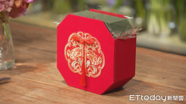 ▲▼過年送禮別再只送餅乾盒　教你在家用多餘花材插出心意花禮,蔓綠絨花卉,羅凱云。（圖／記者姜國輝攝）