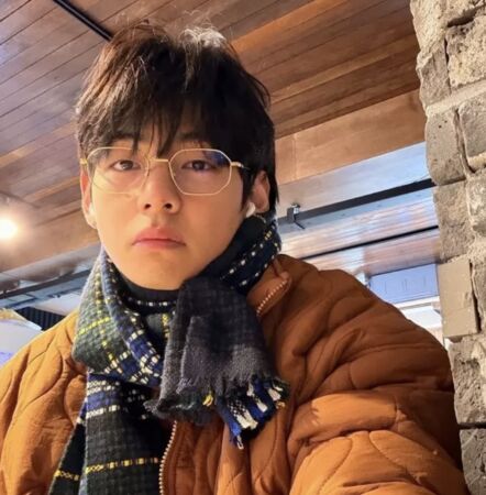 ▲V與粉絲的互動掀熱議。（圖／翻攝自IG）