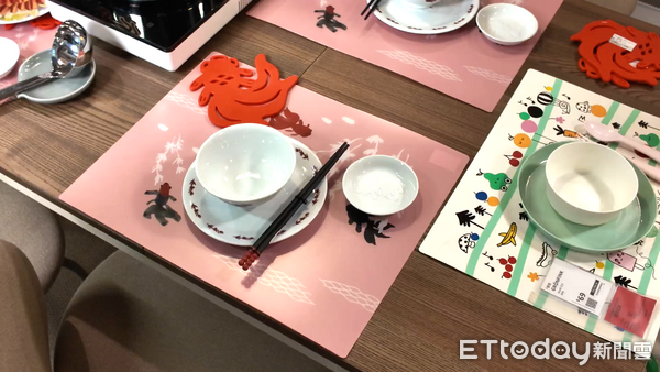 ▲▼過年團圓飯年味有儀式感！掌握餐桌佈置重點：紅色比例別超過四分之一,IKEA,餐桌。（圖／記者姜國輝攝）