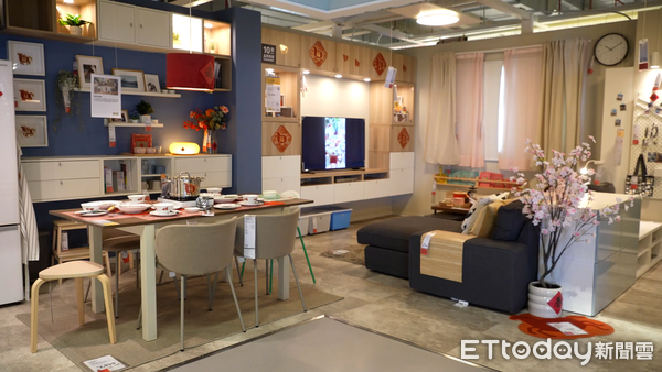 ▲▼過年團圓飯年味有儀式感！掌握餐桌佈置重點：紅色比例別超過四分之一,IKEA,餐桌。（圖／記者姜國輝攝）