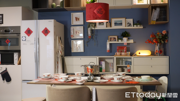 ▲▼過年團圓飯年味有儀式感！掌握餐桌佈置重點：紅色比例別超過四分之一,IKEA,餐桌。（圖／記者姜國輝攝）