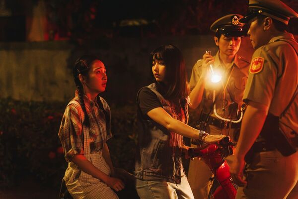 ▲《微醺大飯店1980s》由李國毅、邵雨薇、施柏宇、李沐、蔡思韵、黑嘉嘉及王碩瀚主演。（圖／一念電影提供）