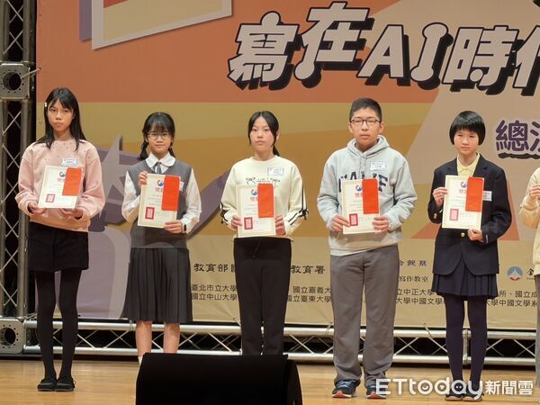 ▲慈大附中林芊逸同學榮獲高中職組首獎。（圖／花蓮縣政府提供，下同）