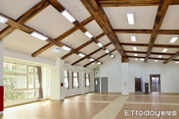 ▲台南市北區勝安社區活動中心9日正式落成啟用，市長黃偉哲與各界貴賓共同剪綵。（記者林東良翻攝，下同）