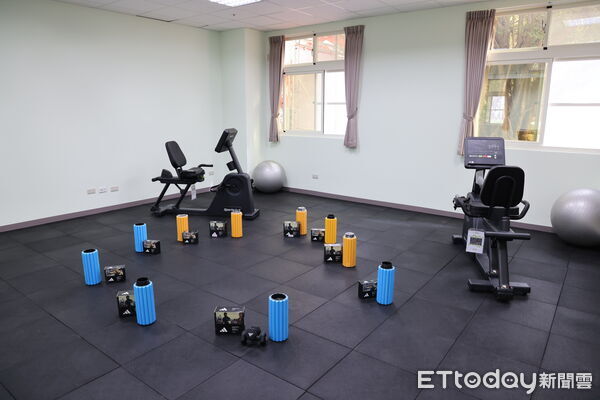 ▲台南市北區勝安社區活動中心9日正式落成啟用，市長黃偉哲與各界貴賓共同剪綵。（記者林東良翻攝，下同）