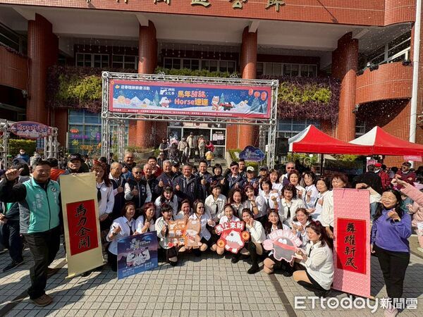 ▲甜香伴隨笑聲在神岡區公所前廣場飄散，台中經發局攜手神岡區公所，舉辦「2026迎春糕餅節慶活動」（圖／記者游瓊華翻攝）