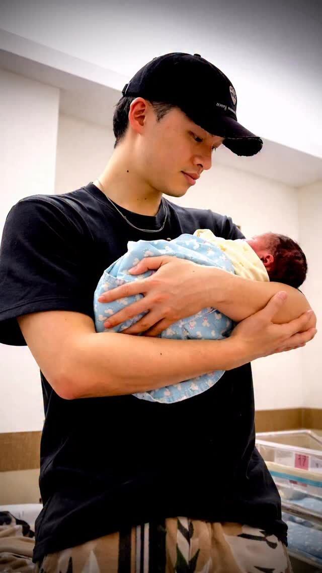 ▲▼若綺順產女兒！楊昇達曬抱娃照：可以叫我楊爸爸了。（圖／翻攝自Instagram／megaoyang）
