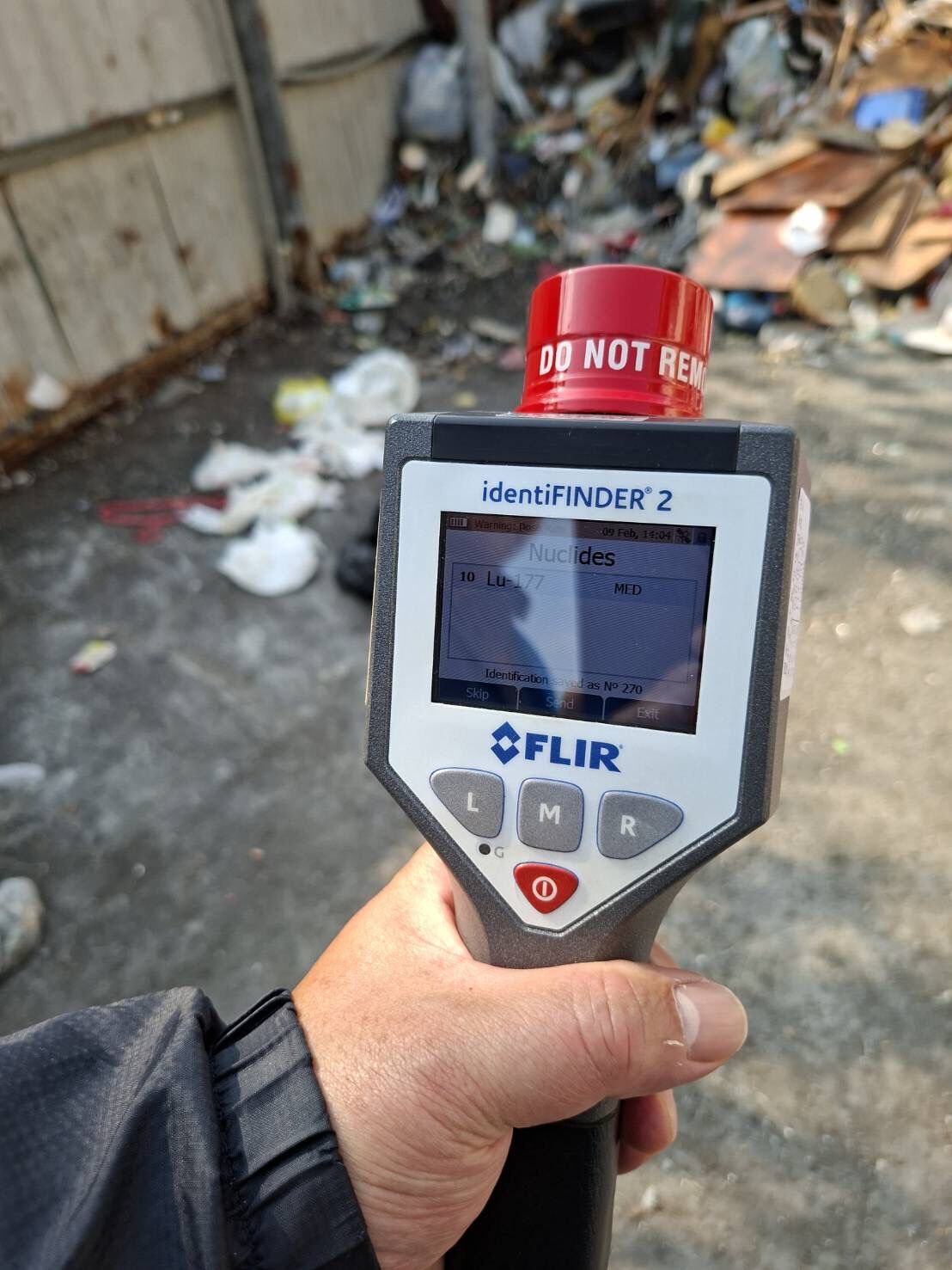 ▲核安會派員前往垃圾暫存場提供輻射偵測及相關技術協助。（圖／核安會）