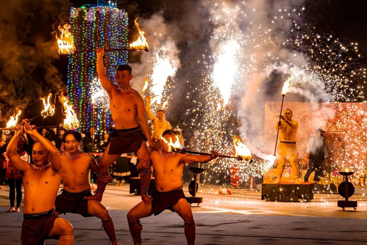 九族櫻花祭,九族文化村,賞櫻,夜櫻,追櫻,日月潭纜車,春遊,火舞,野餐,走春,情人節,紫戀薰衣草（圖／翻攝自影片）