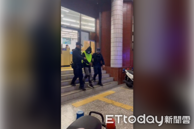 逛銀樓搶走83萬4兩金項鍊　男子逃跑跌倒慘遭壓制