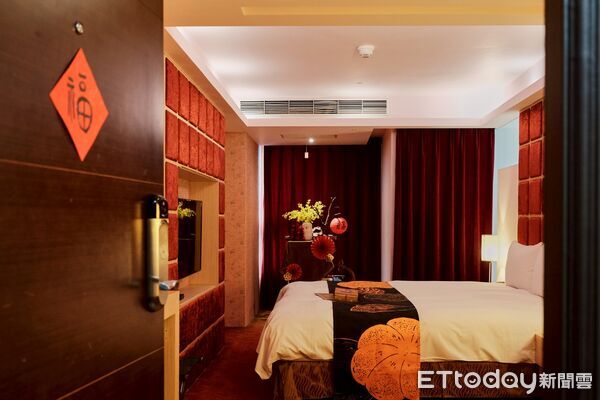 ▲文華道會館攜手台中在地漢餅品牌「喜豐香」，推出新春特展與住房專案，讓旅客在旅宿中感受年節文化。（圖／記者游瓊華翻攝）