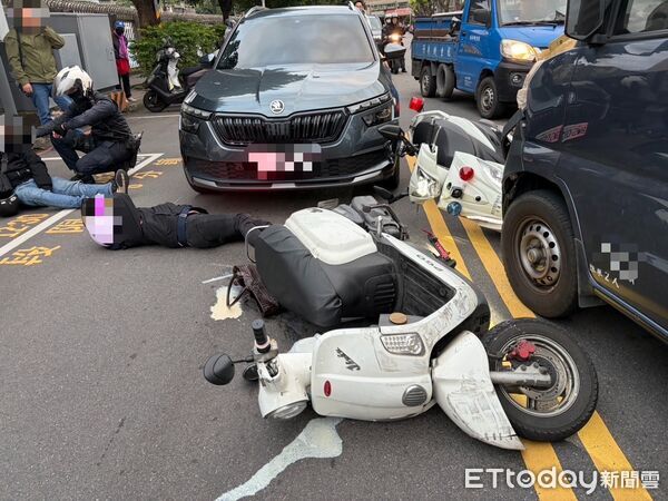 ▲▼22歲洪姓小貨車司機阻擋毒情侶去路，並協助員警壓制倒地的2人，警方在2人身上起獲大量毒品             。（圖／記者陳以昇翻攝）