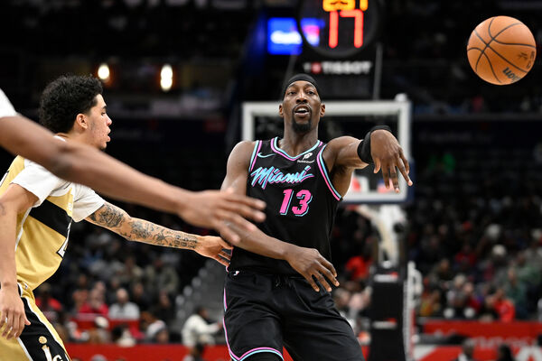 ▲熱火阿德巴約比賽中大秀精彩灌籃，但卻是隔扣自家隊友。（圖／達志影像／美聯社）