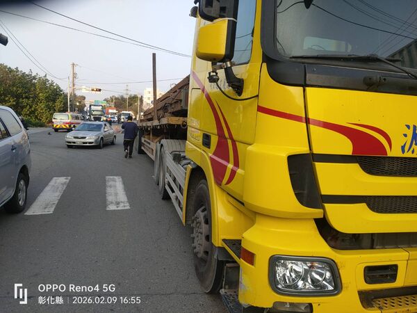 ▲彰化伸港鄉電輔車騎士遭聯結車輾壓，當場臟器外露身亡。（圖／民眾提供）