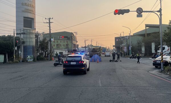 ▲彰化伸港鄉電輔車騎士遭聯結車輾壓，當場臟器外露身亡。（圖／民眾提供）