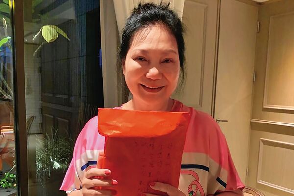 徐媽過去每年過年都會收到女兒們給的大紅包。（翻攝自徐媽臉書）