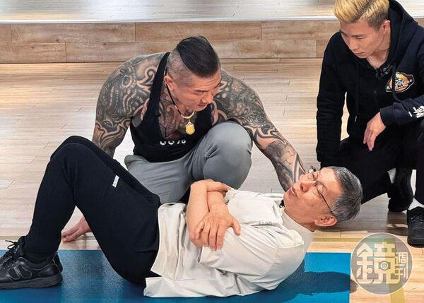 館長近年熱衷政治，與前台北市長柯文哲關係友好。（讀者提供）