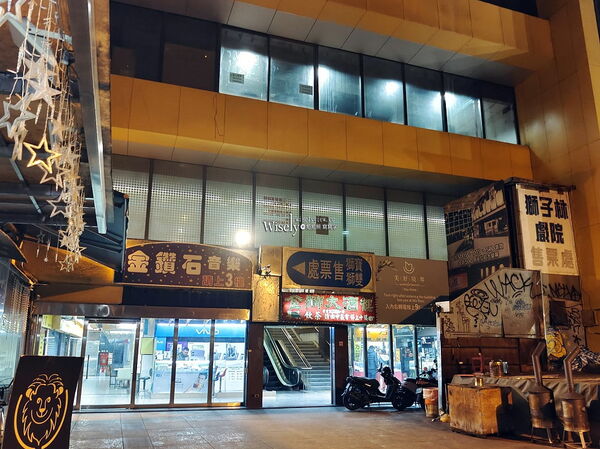 ▲▼六福大樓沙威瑪創始店。（圖／部落客WISELY`s 拍拍照寫寫字授權提供）