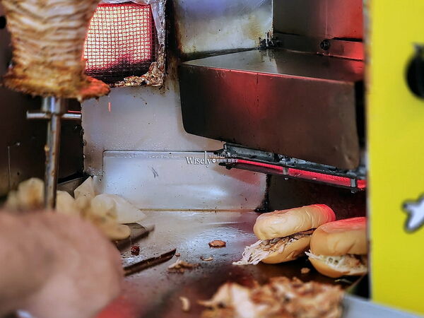 ▲▼六福大樓沙威瑪創始店。（圖／部落客WISELY`s 拍拍照寫寫字授權提供）