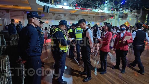 ▲高雄市警察局長趙瑞華突襲新興分局臨檢勤務             。（圖／記者吳奕靖攝）