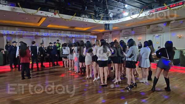 ▲高雄市警察局長趙瑞華突襲新興分局臨檢勤務             。（圖／記者吳奕靖攝）