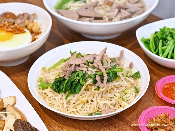 ▲▼作拌乾拌麵。（圖／部落客糖糖`s 享食生活授權提供）