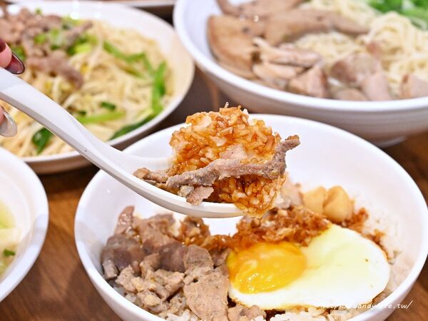 ▲▼作拌乾拌麵。（圖／部落客糖糖`s 享食生活授權提供）