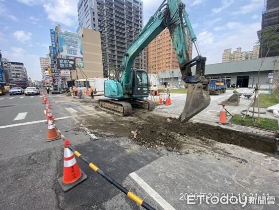 ▲▼春節出遊不卡！高雄祭12天「禁挖馬路令」　全力拚交通順暢。（圖／記者賴文萱翻攝）