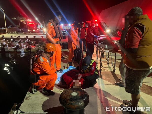 ▲第五岸巡隊小琉球救起落水婦人。（圖／第五岸巡隊提供）