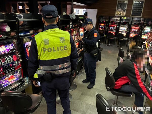 ▲永康分局長洪宏榮親自主持首日威力掃蕩勤務，展現警方守護市民安全的決心。（圖／記者林東良翻攝，下同）